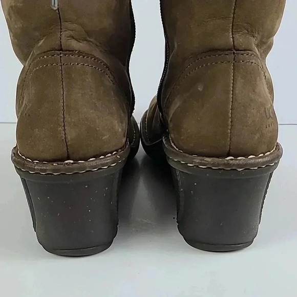 Ugg Australia Skylair 1936 leather boot with sheepskin lining - Picture 6 of 10